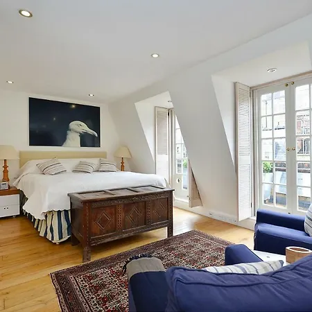 Ennismore Mews-2