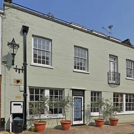 Ennismore Mews-3